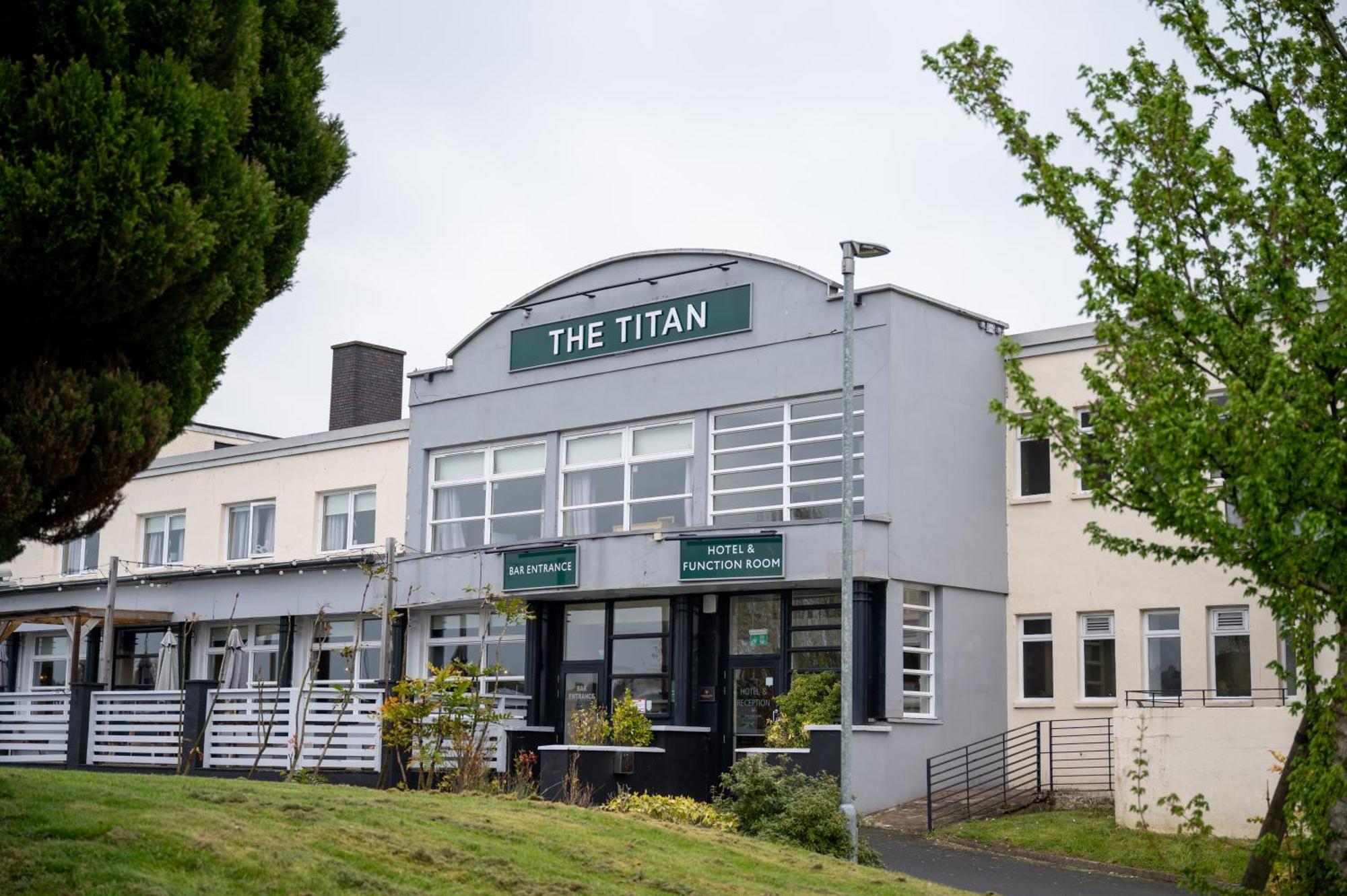 The Titan Hotel ไคลด์แบงก์ ภายนอก รูปภาพ